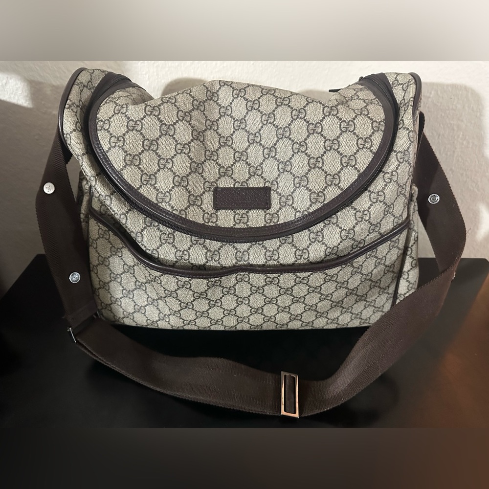 Gucci travel bag! Great condition 10/10